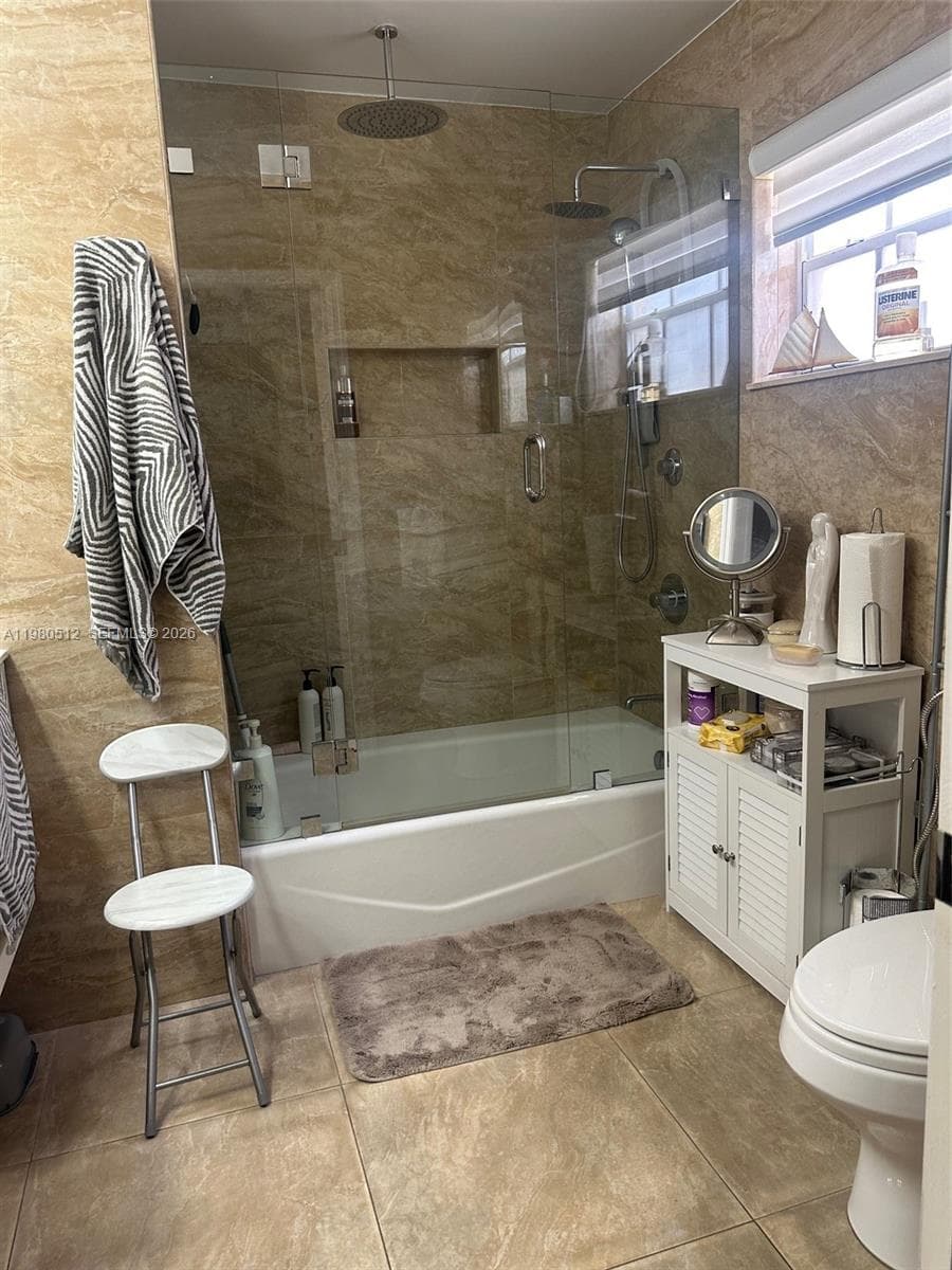 2501 W 73rd Pl, Hialeah FL 33016 — 9