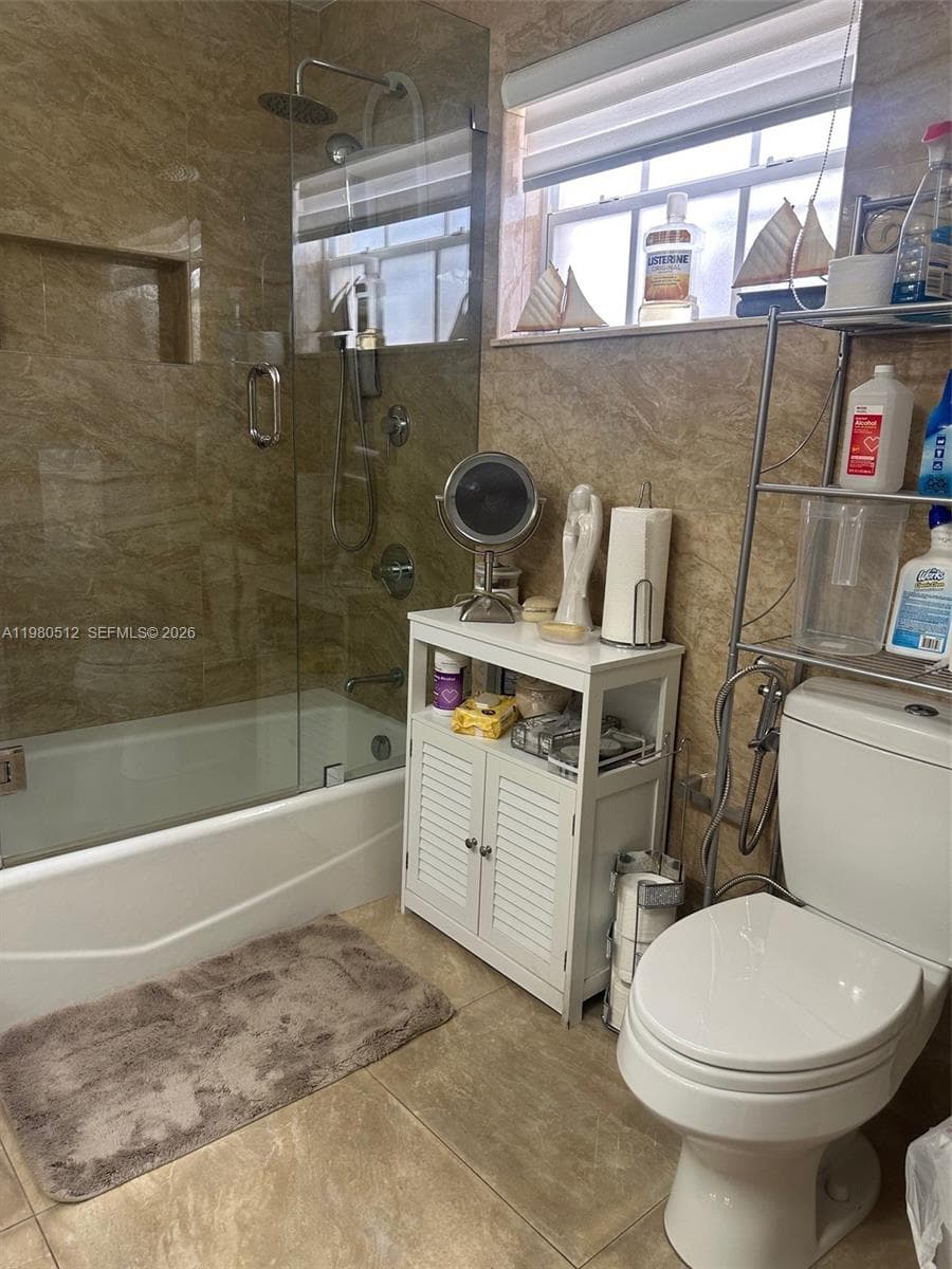 2501 W 73rd Pl, Hialeah FL 33016 — 10