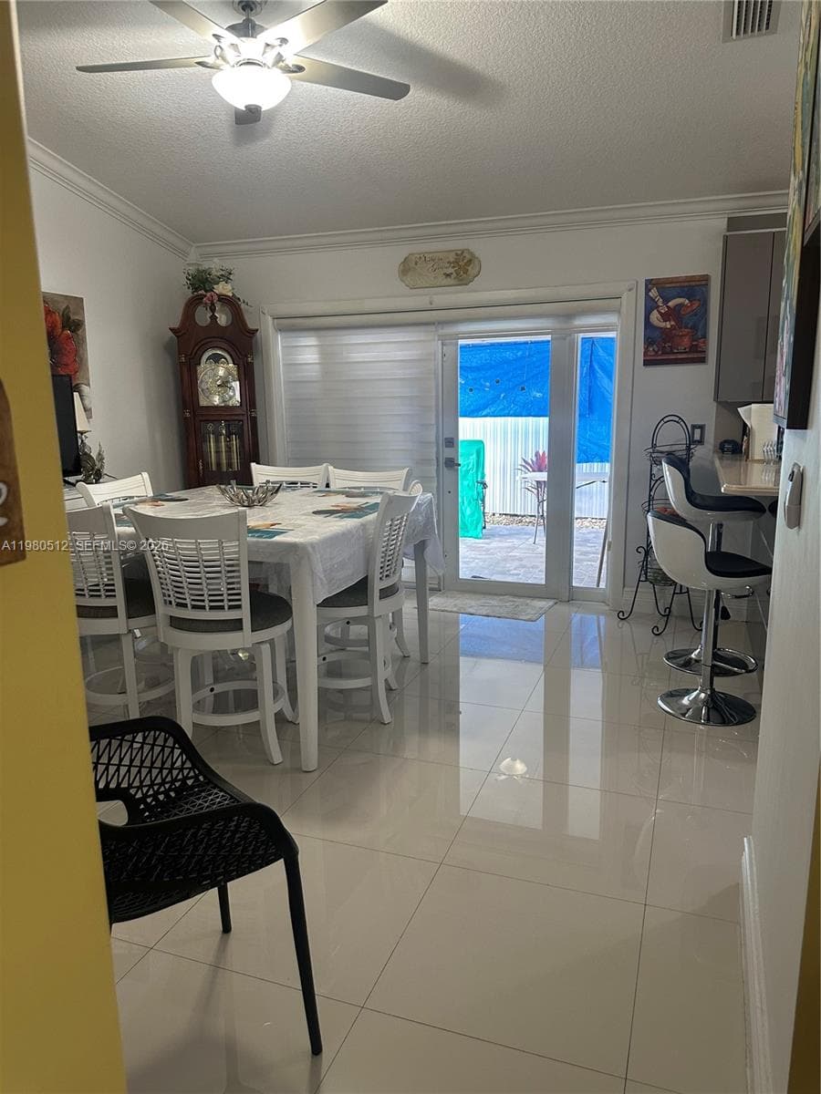 2501 W 73rd Pl, Hialeah FL 33016 — 14