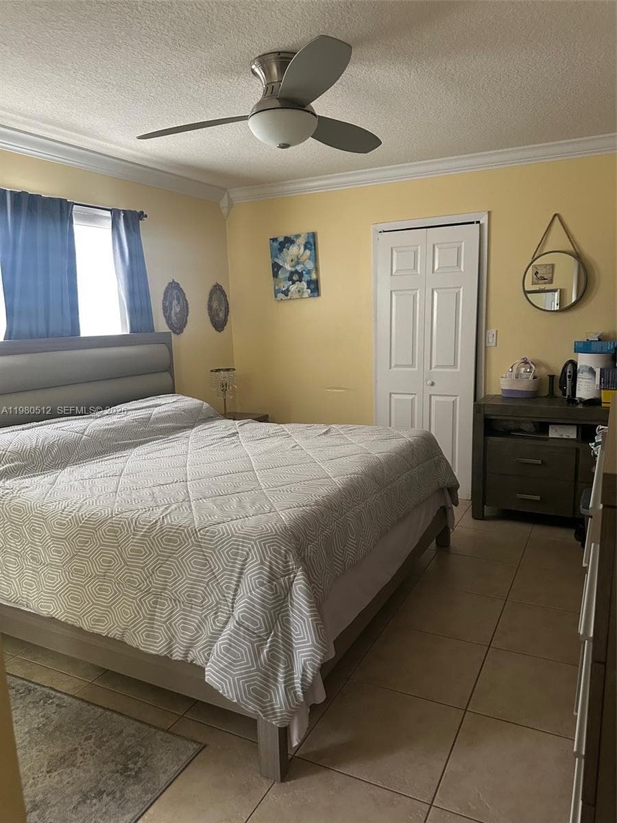 2501 W 73rd Pl, Hialeah FL 33016 — 11