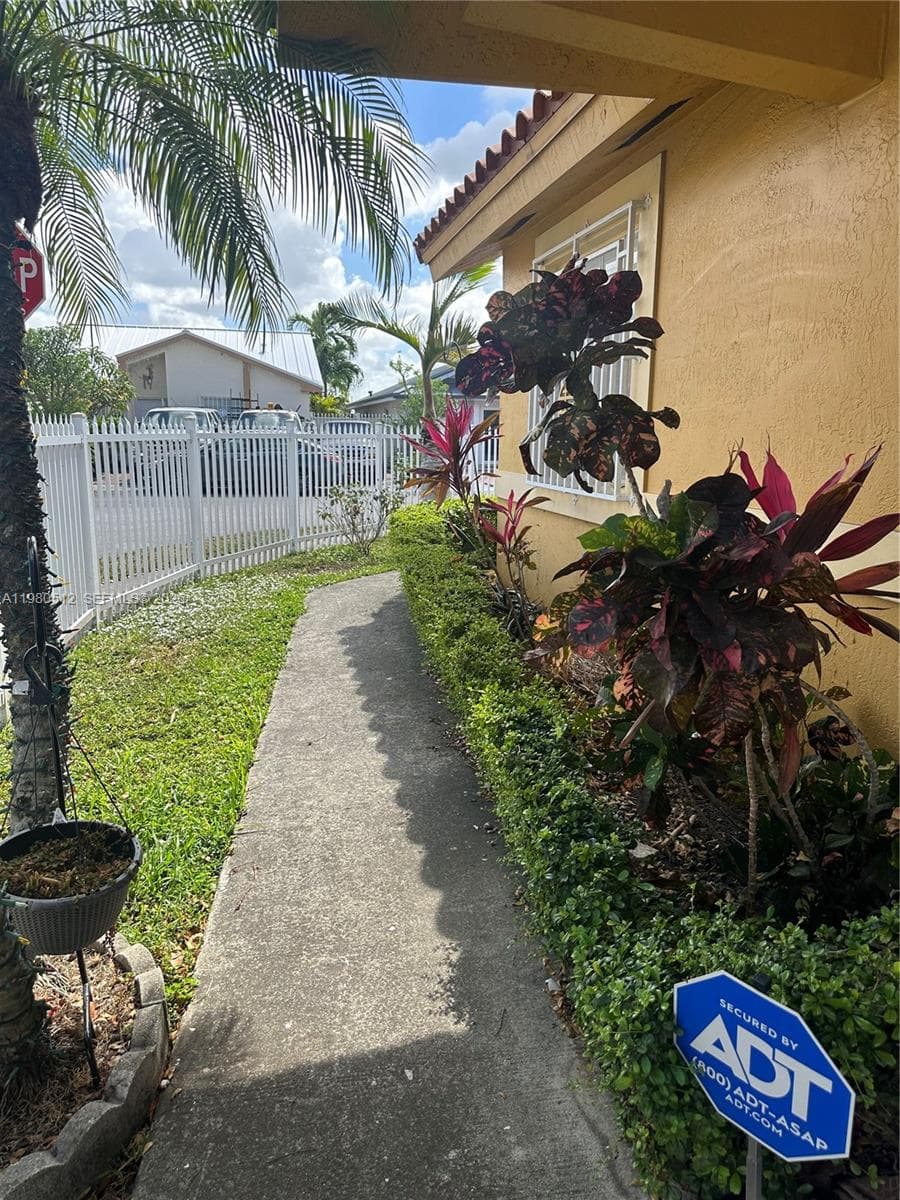 2501 W 73rd Pl, Hialeah FL 33016 — 4