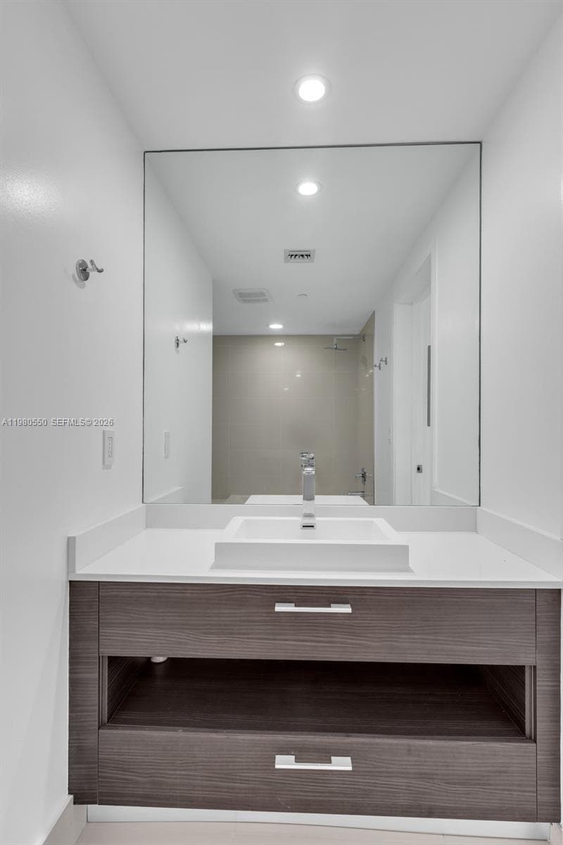 55 SW 9th St # 1109, Miami FL 33130 — 24
