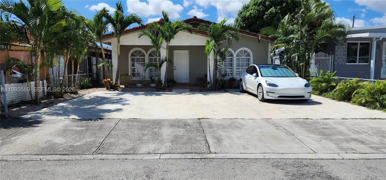 880 E 26th St, Hialeah FL 33013 — 1