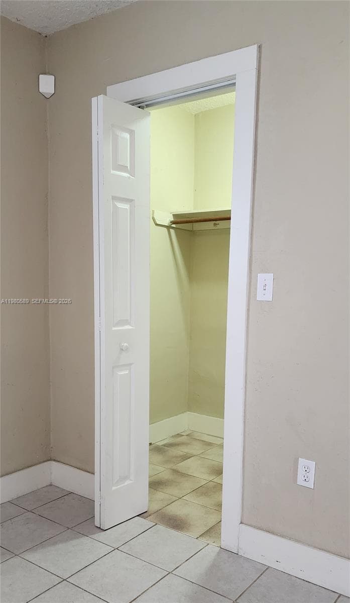 880 E 26th St, Hialeah FL 33013 — 14