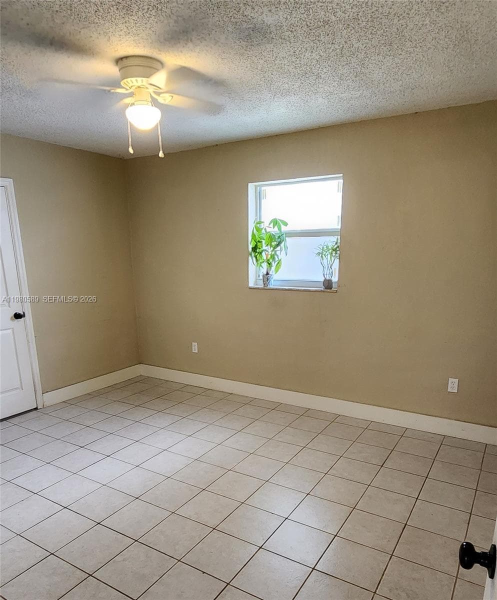 880 E 26th St, Hialeah FL 33013 — 15