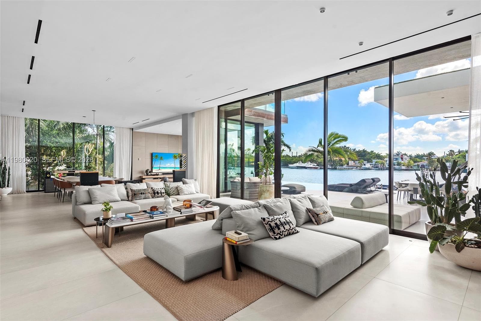 310 S Hibiscus Dr, Miami Beach FL 33139 — 13