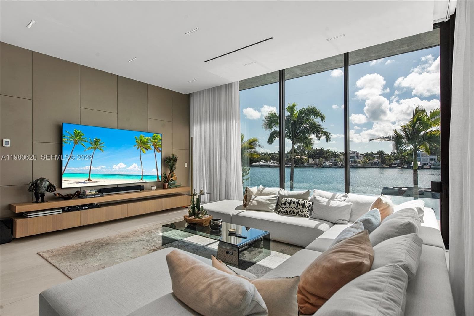 310 S Hibiscus Dr, Miami Beach FL 33139 — 17