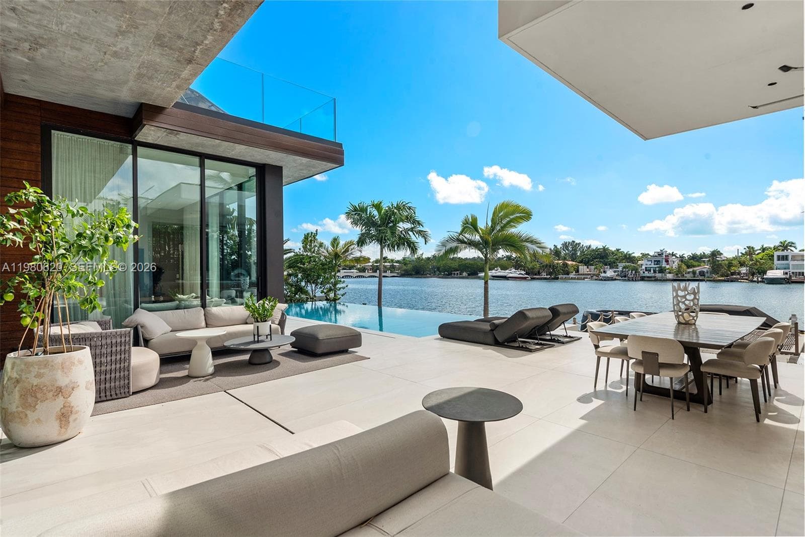 310 S Hibiscus Dr, Miami Beach FL 33139 — 25