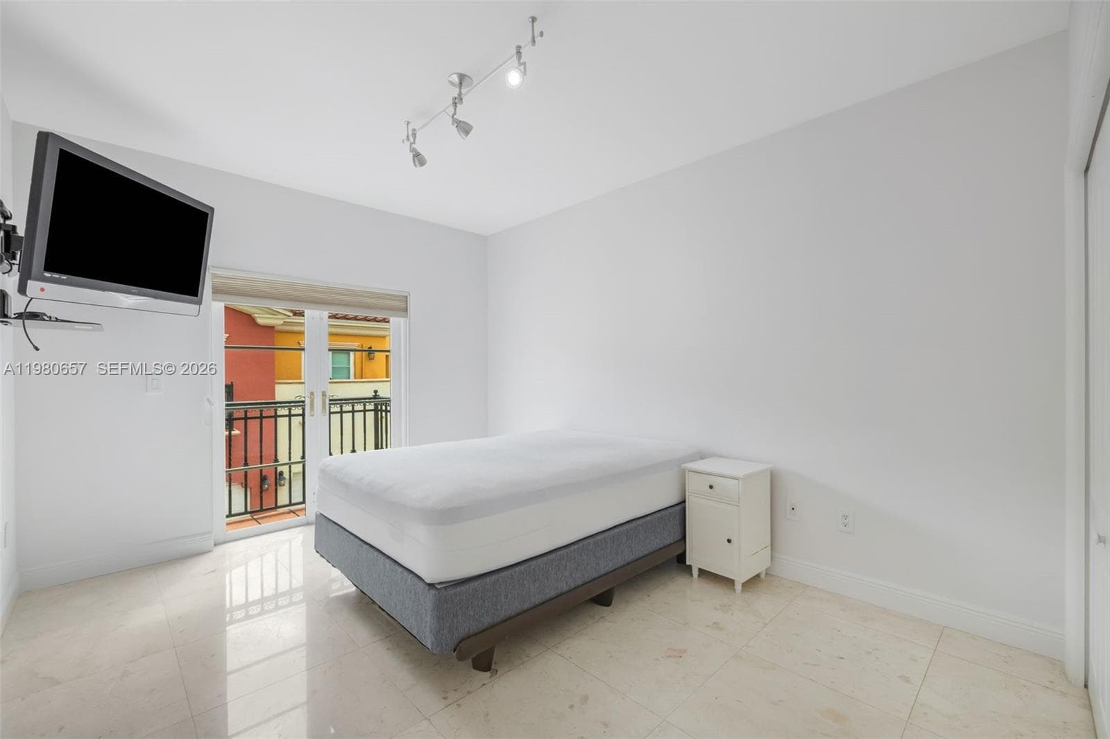 18450 NE 30th place, Aventura FL 33160 — 16
