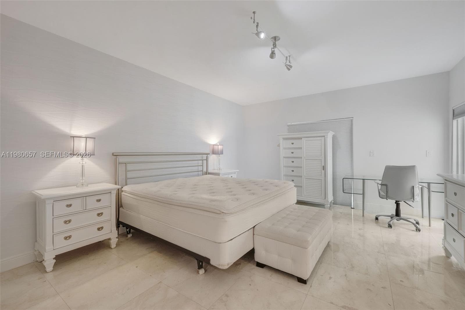 18450 NE 30th place, Aventura FL 33160 — 19