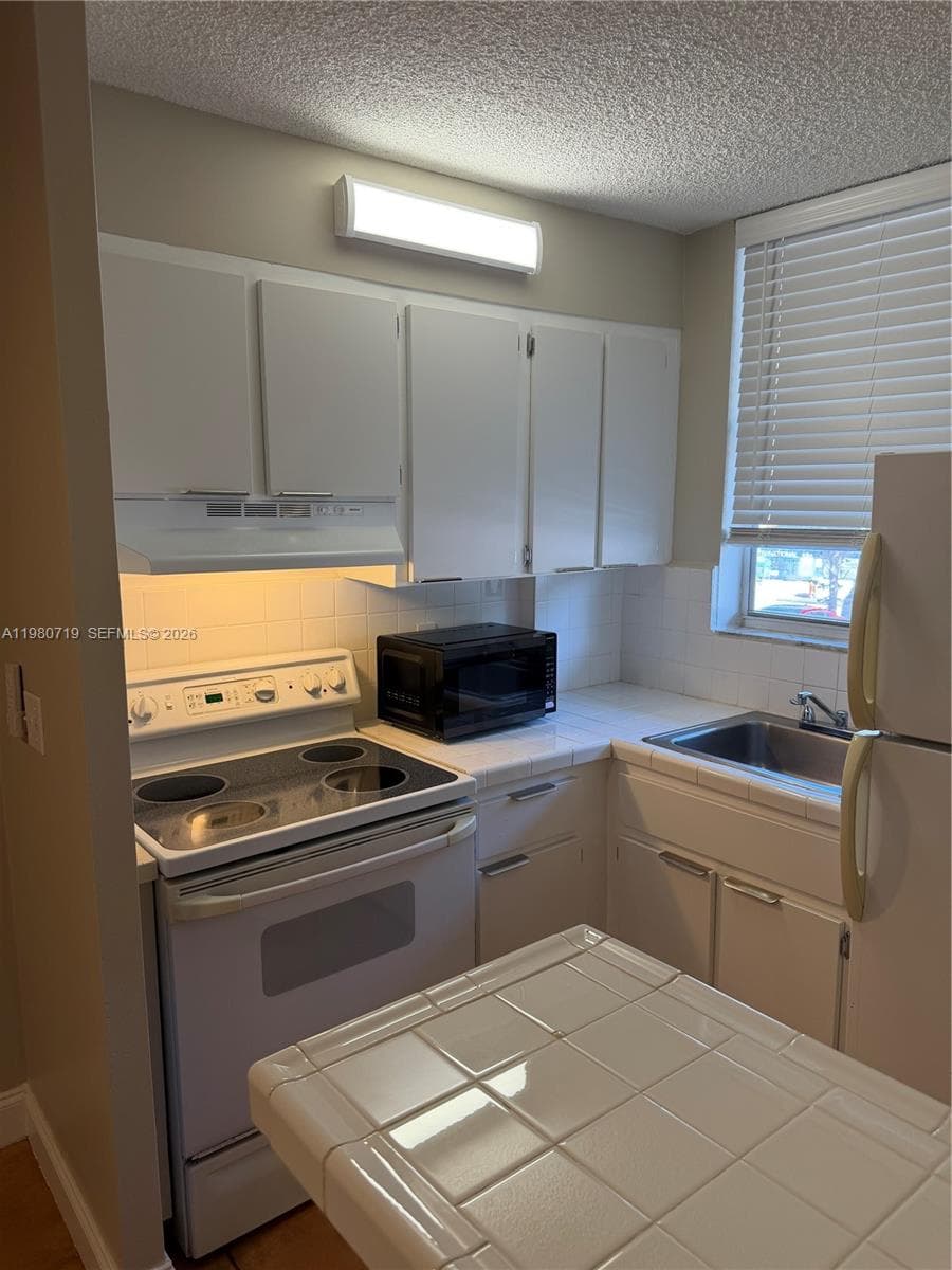 1801 S Treasure Dr # 202, North Bay Village FL 33141 — 23