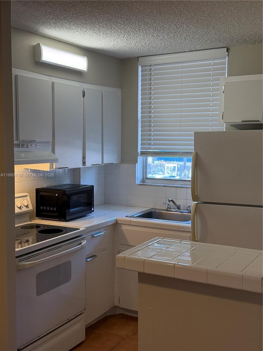 1801 S Treasure Dr # 202, North Bay Village FL 33141 — 24