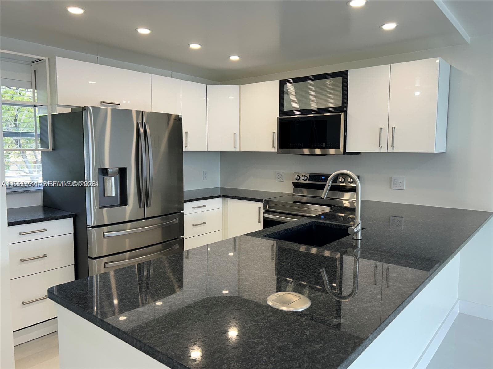 3550 NE 169th St # 303, North Miami Beach FL 33160 — 3