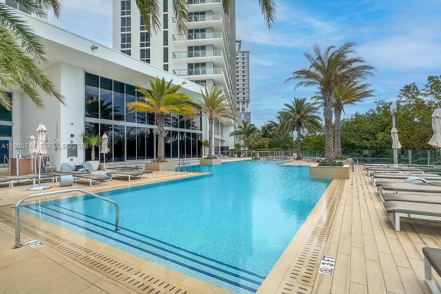 16385 Biscayne Blvd # 2304, North Miami Beach FL 33160 — 53