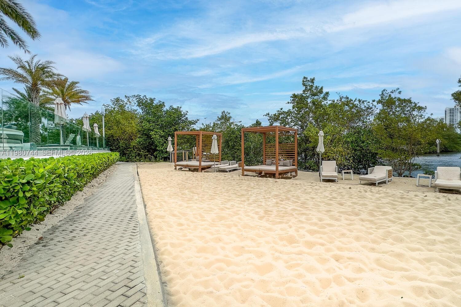16385 Biscayne Blvd # 2304, North Miami Beach FL 33160 — 54