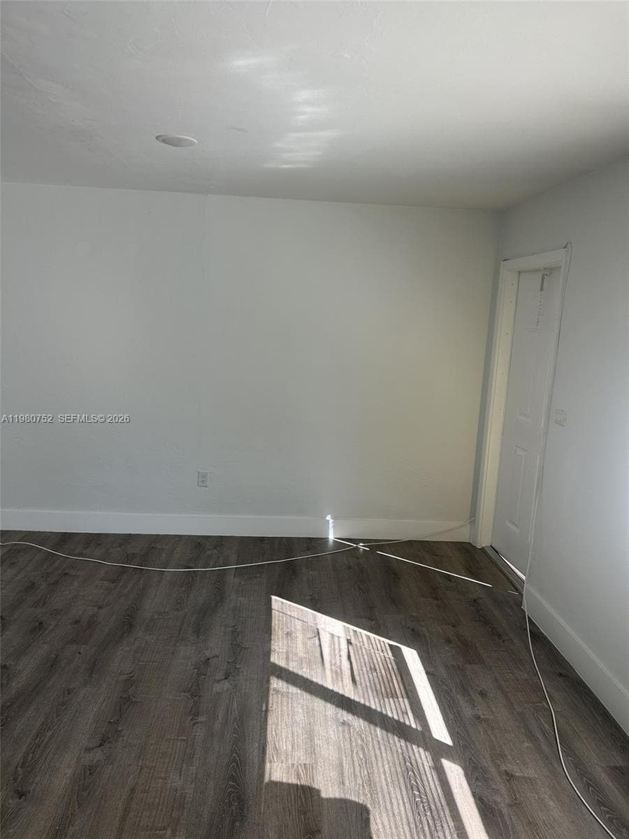 34 W 31st St # 4, Hialeah FL 33012 — 12