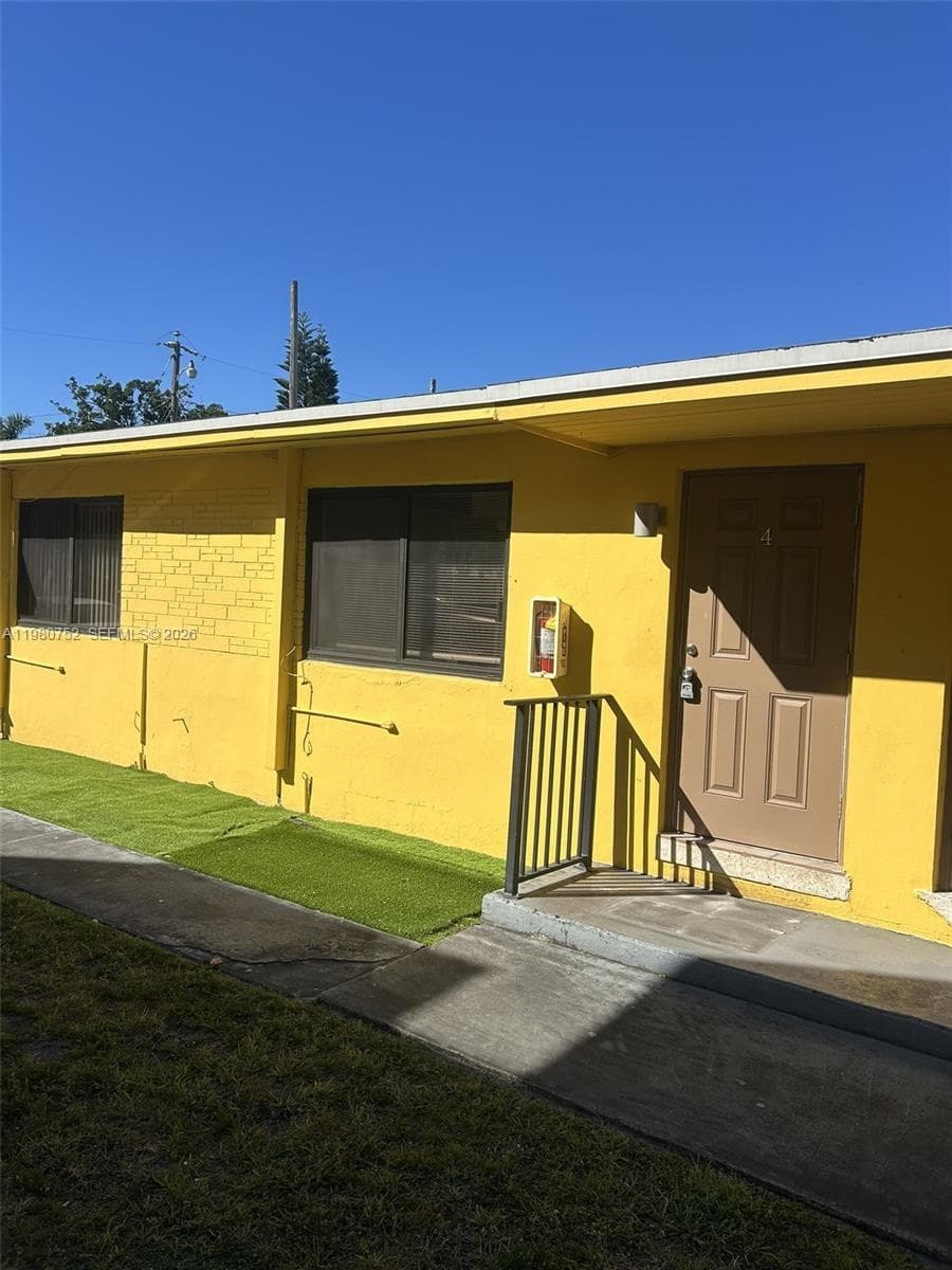 34 W 31st St # 4, Hialeah FL 33012 — 1