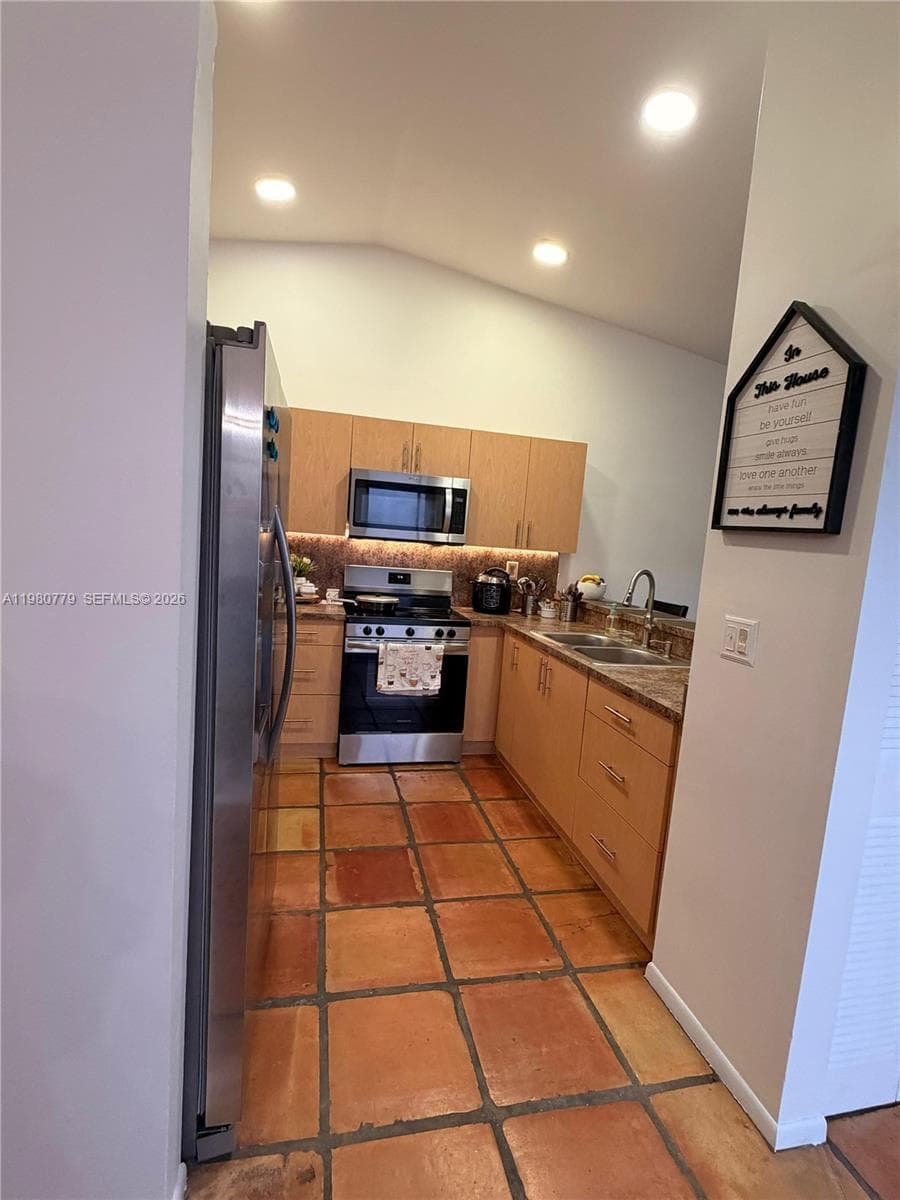 6641 NW 174th Ter, Hialeah FL 33015 — 30