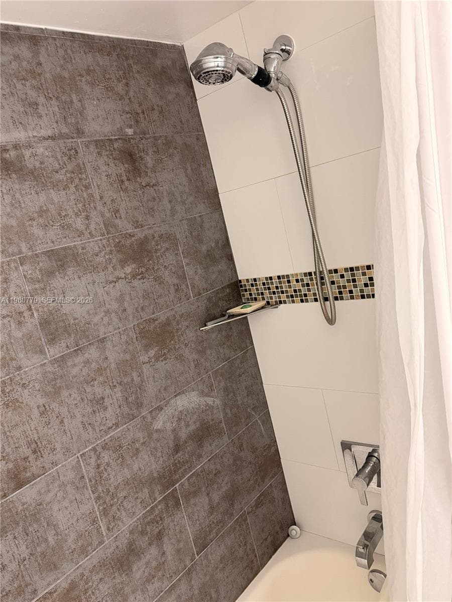 6641 NW 174th Ter, Hialeah FL 33015 — 29