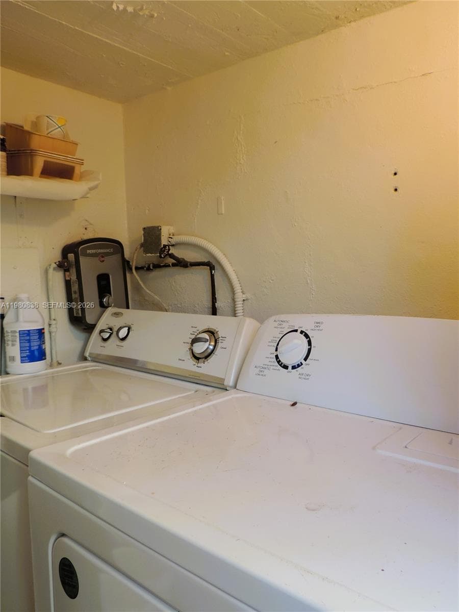 3134 SW 25th Ter, Miami FL 33133 — 21