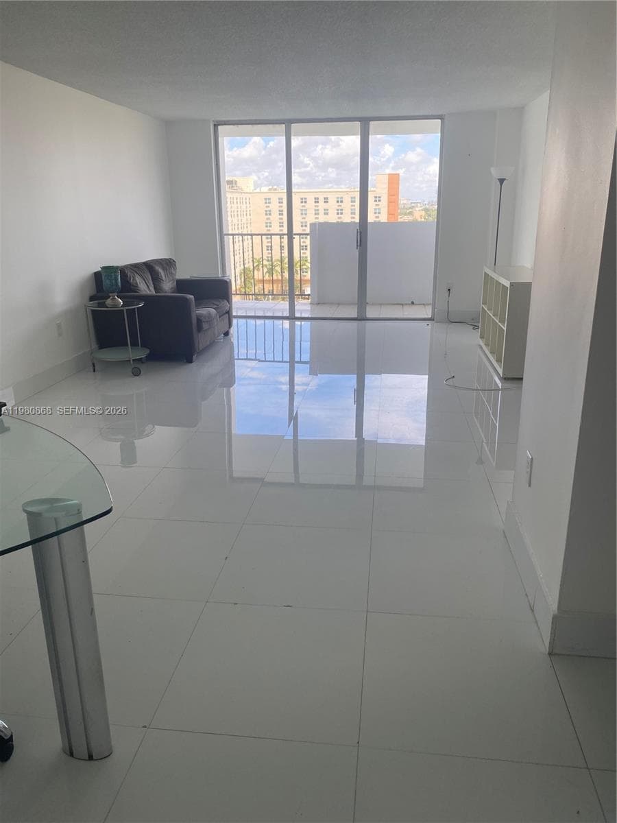 2780 NE 183rd St # 909, Aventura FL 33160 — 3