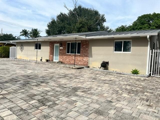 685 W 77th St, Hialeah FL 33014 — 2
