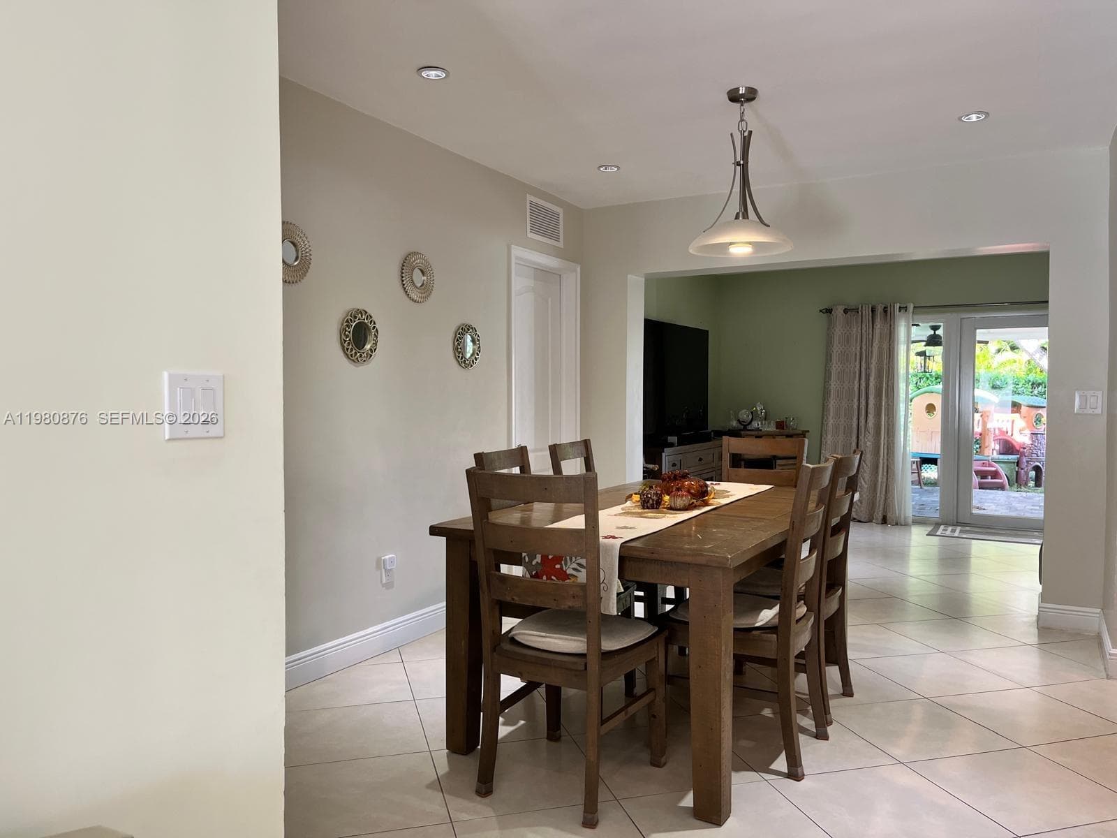 685 W 77th St, Hialeah FL 33014 — 7