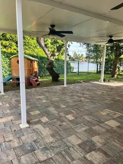 685 W 77th St, Hialeah FL 33014 — 32
