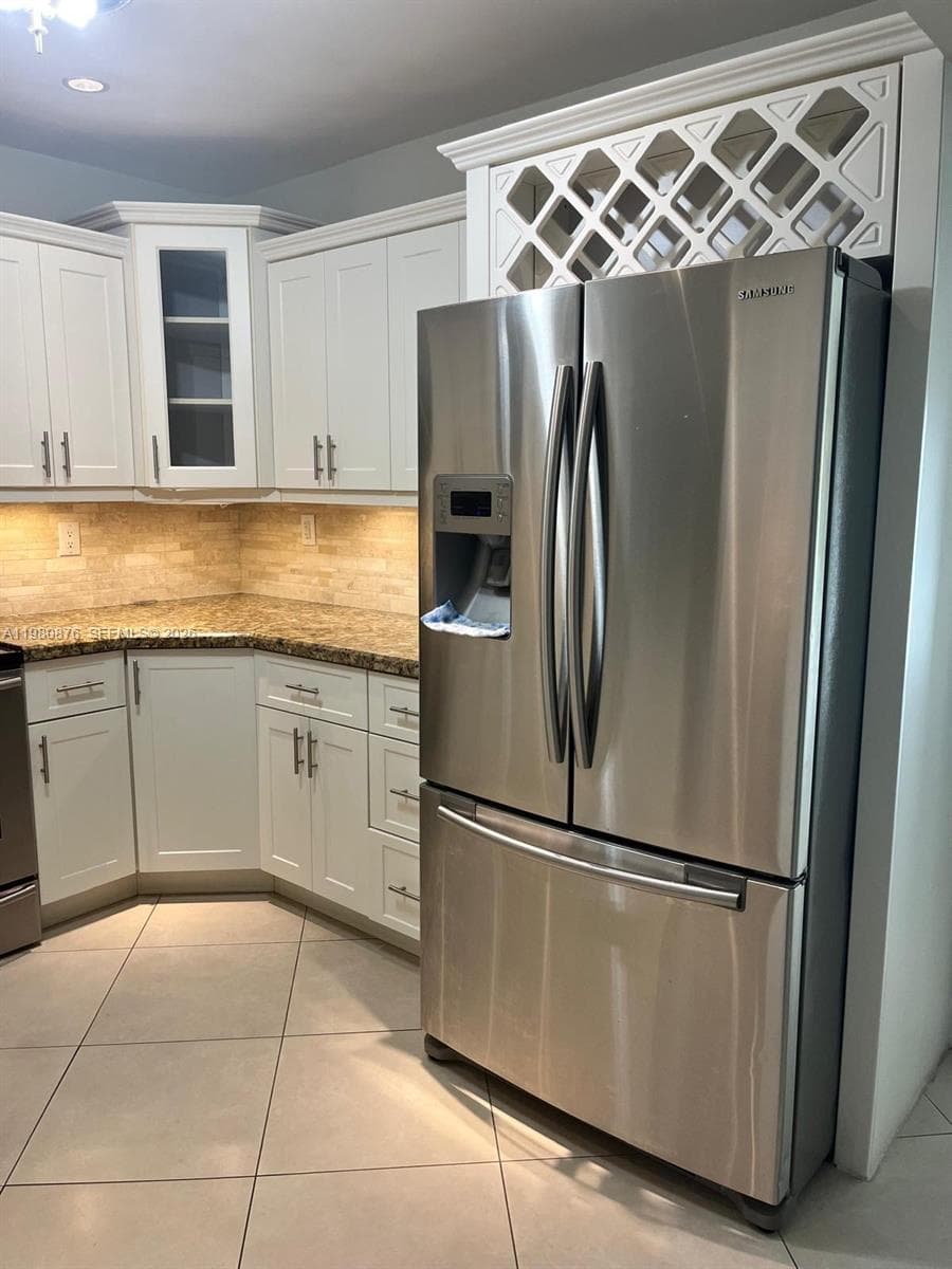 685 W 77th St, Hialeah FL 33014 — 9