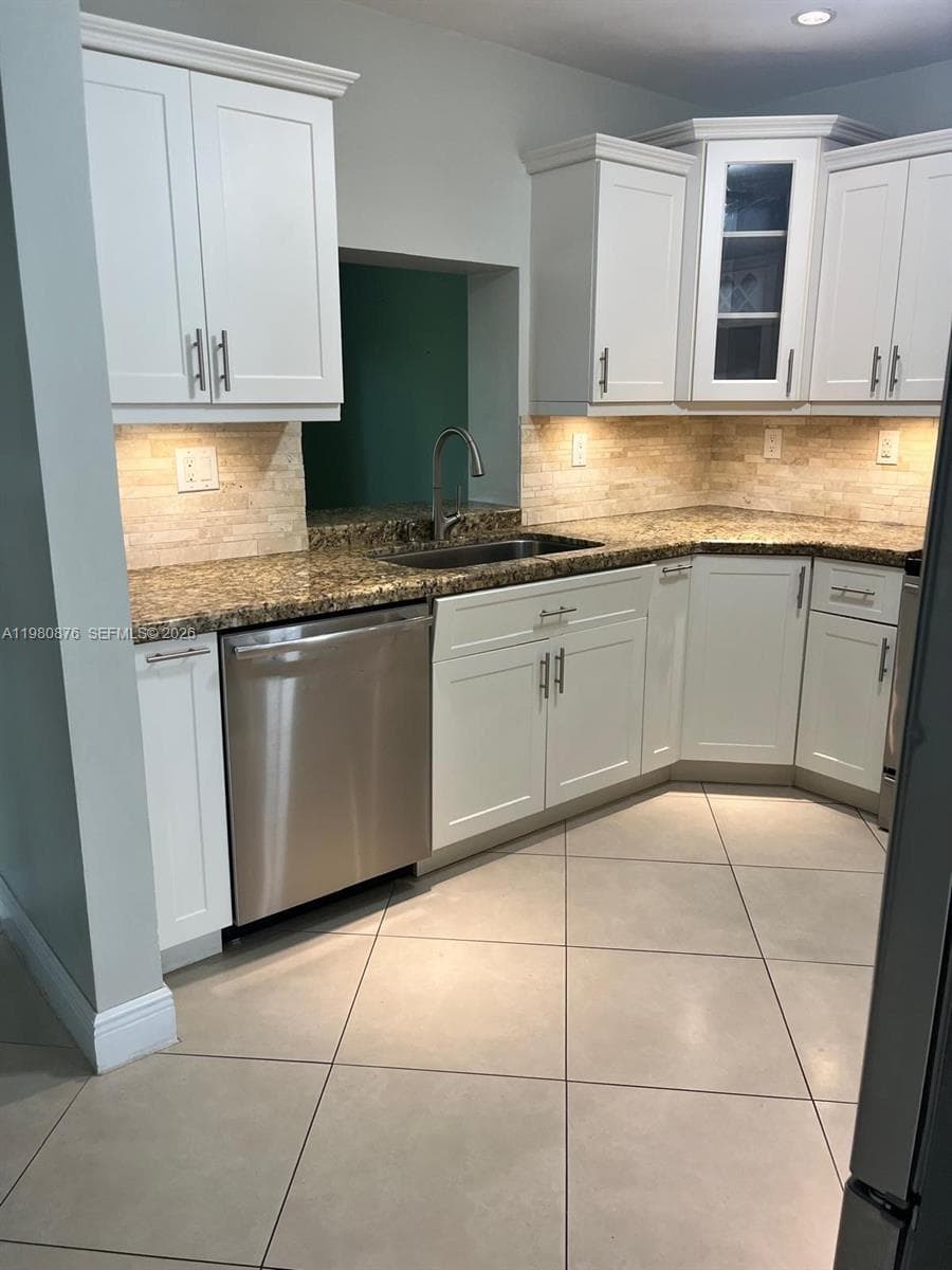 685 W 77th St, Hialeah FL 33014 — 8