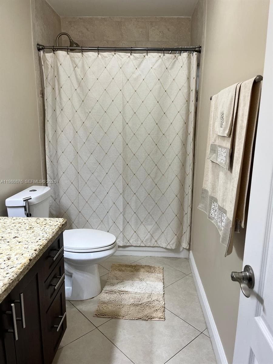 685 W 77th St, Hialeah FL 33014 — 25