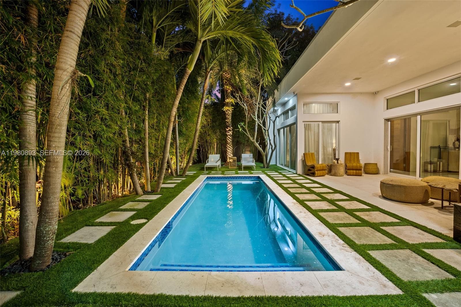 865 W 47th St, Miami Beach FL 33140 — 32