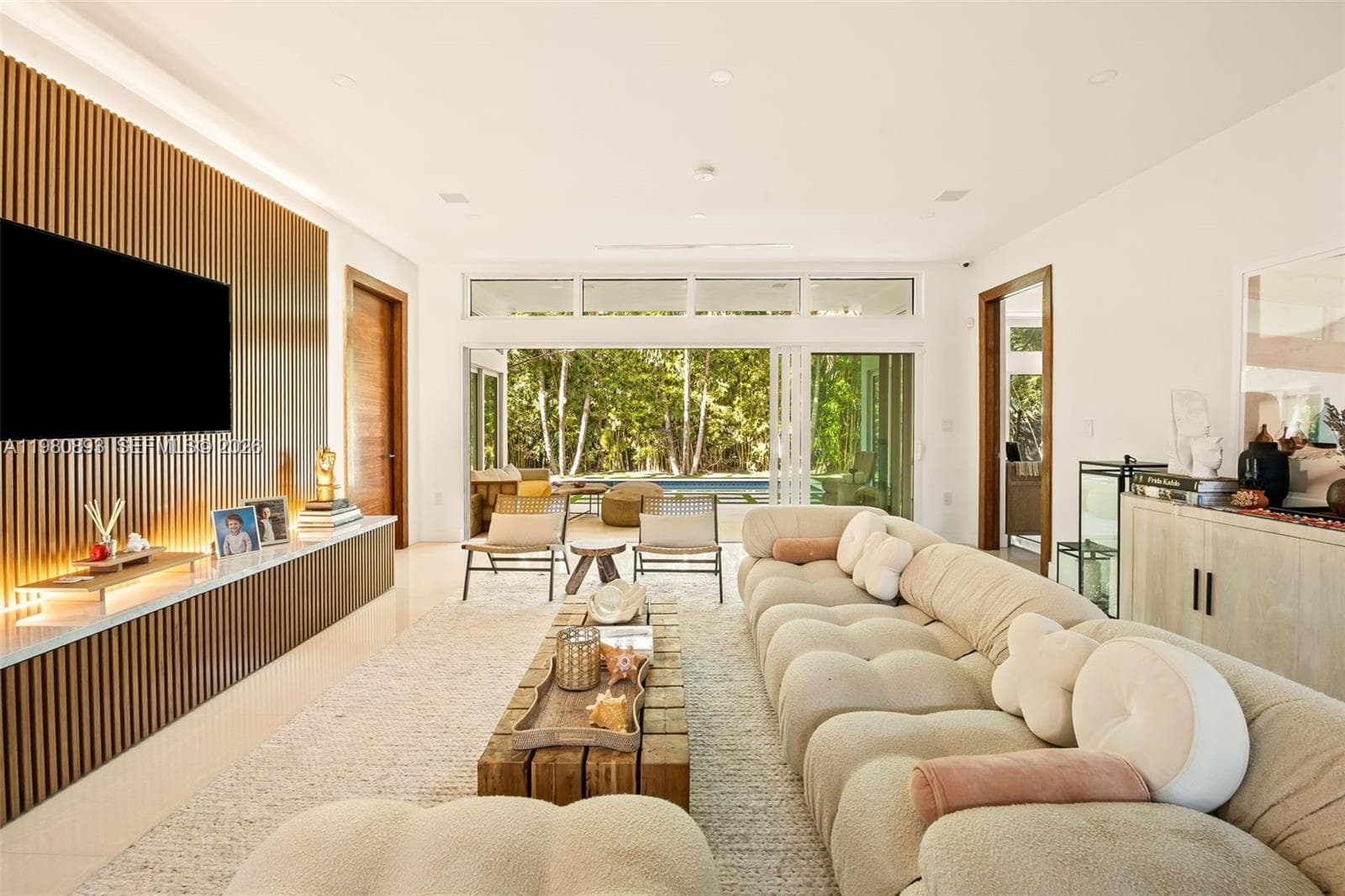 865 W 47th St, Miami Beach FL 33140 — 25