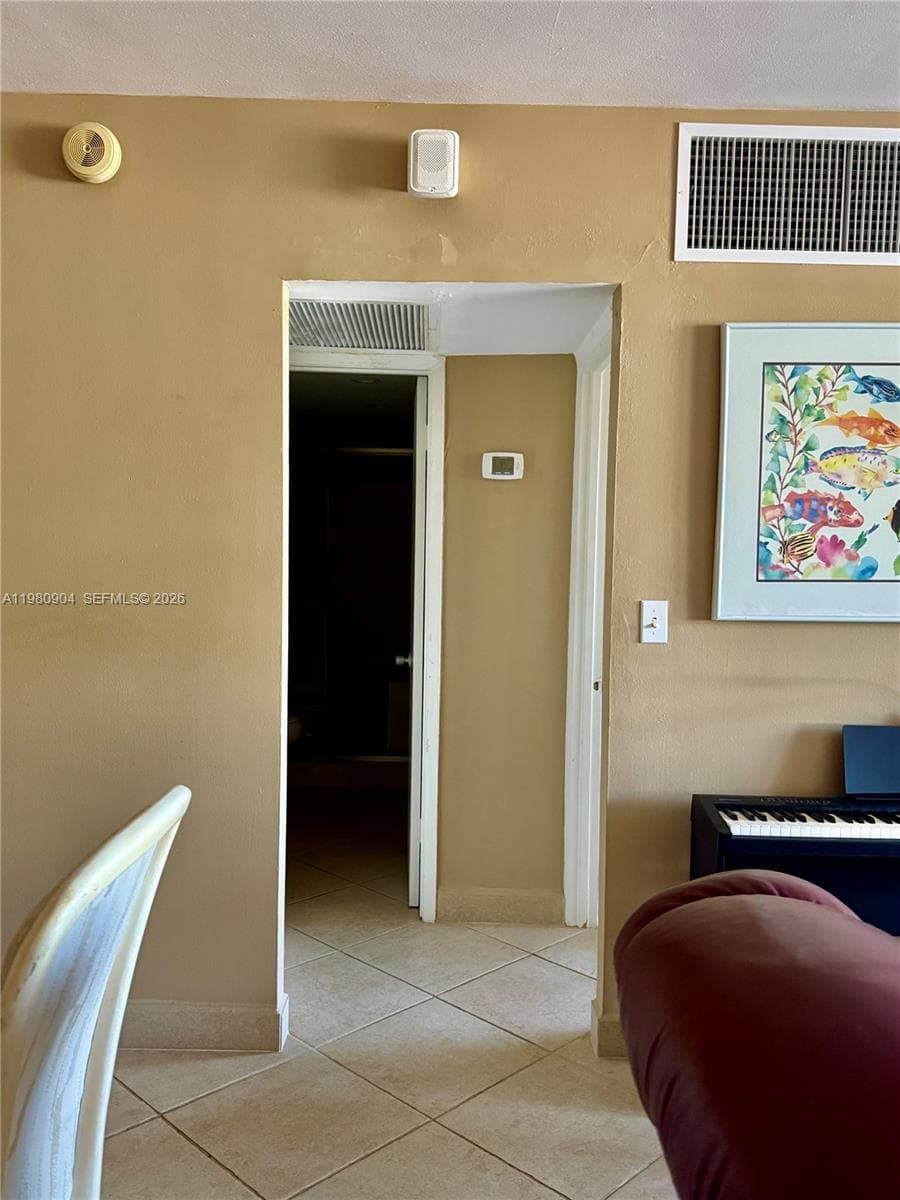 5005 Collins Ave # 304, Miami Beach FL 33140 — 6
