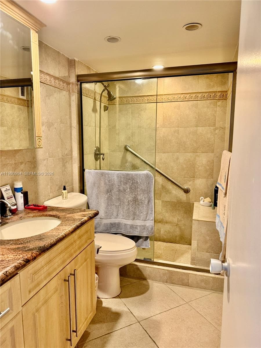 5005 Collins Ave # 304, Miami Beach FL 33140 — 5