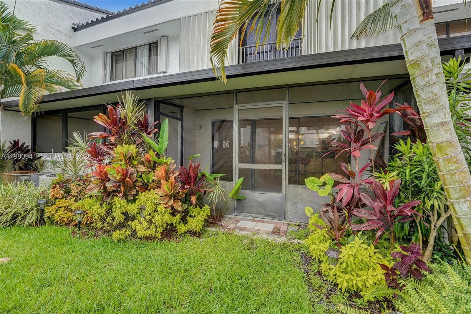 21300 San Simeon Way # P6, Miami FL 33179 — 22