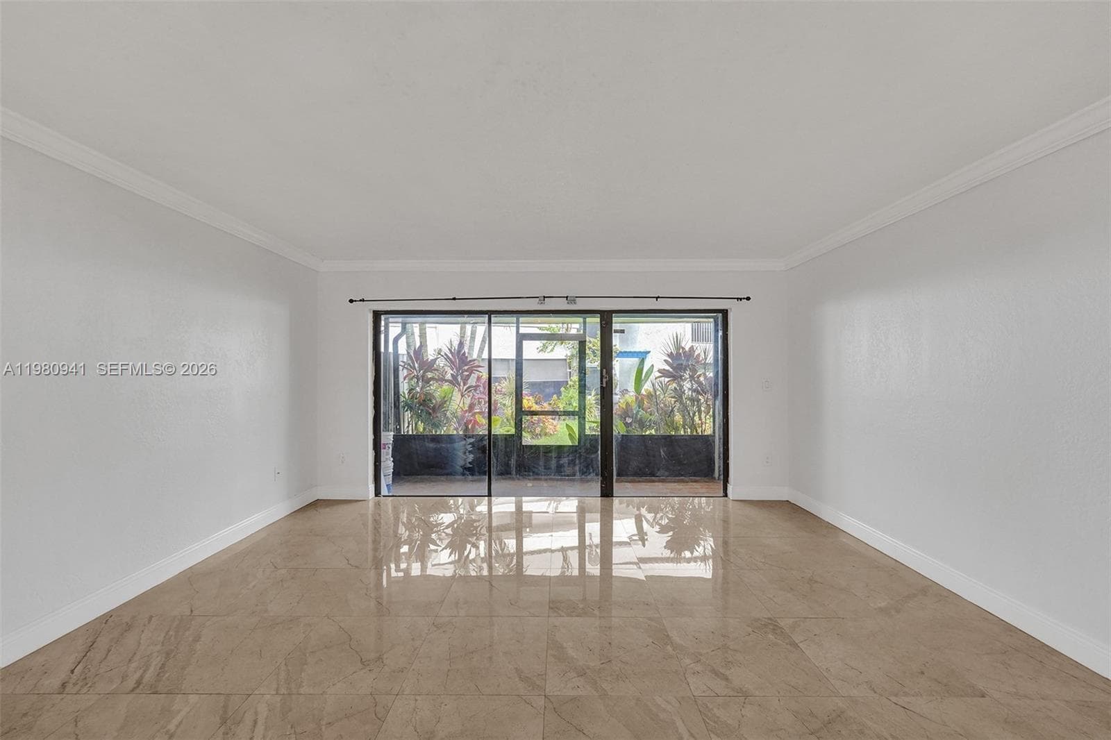 21300 San Simeon Way # P6, Miami FL 33179 — 3