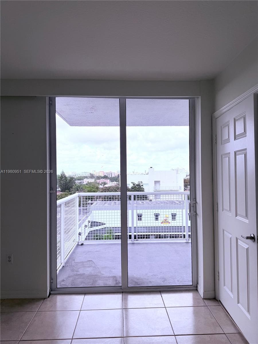 900 SW 8th St # 604, Miami FL 33130 — 16