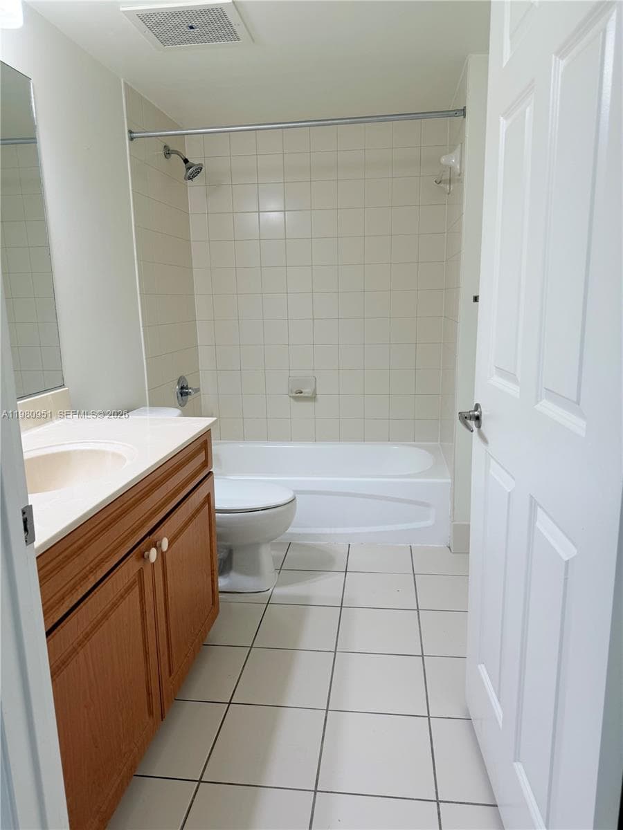 900 SW 8th St # 604, Miami FL 33130 — 28