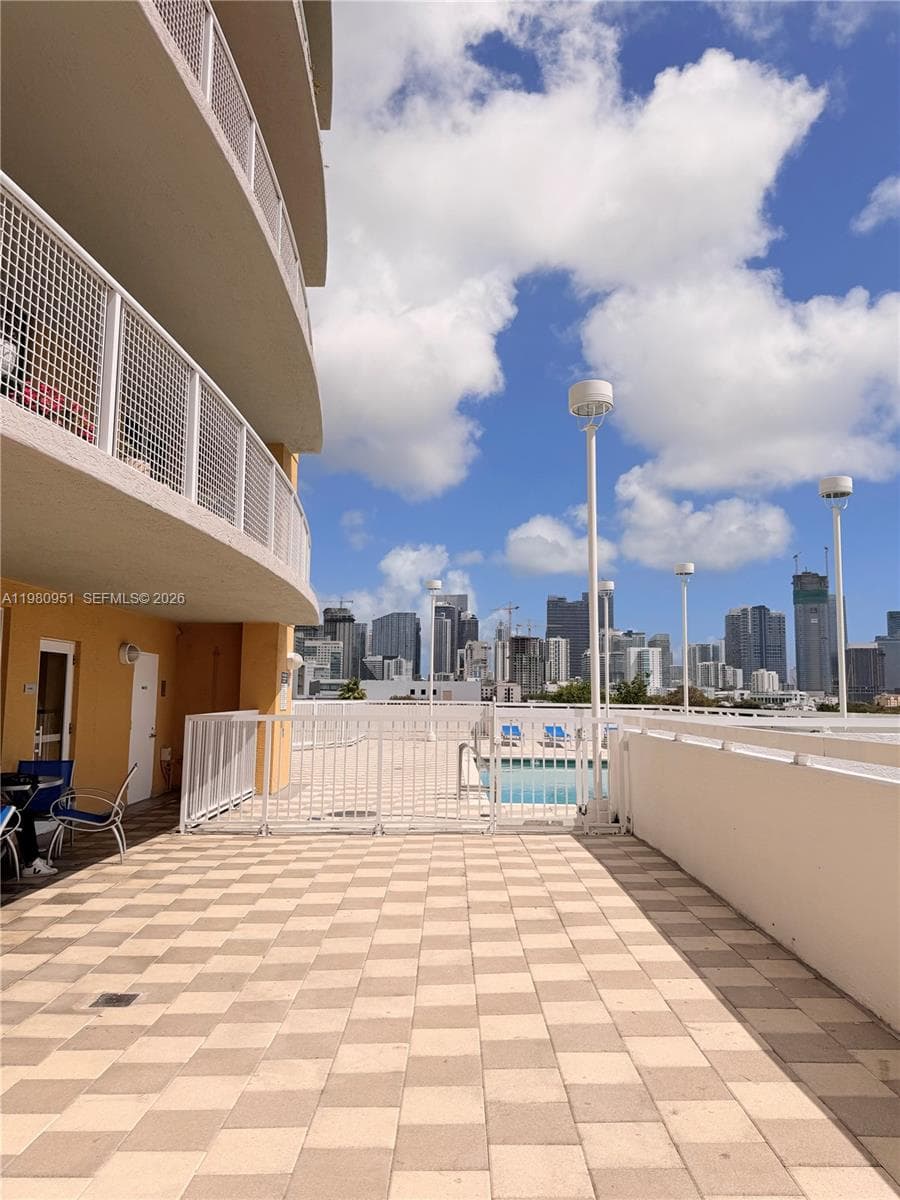 900 SW 8th St # 604, Miami FL 33130 — 9