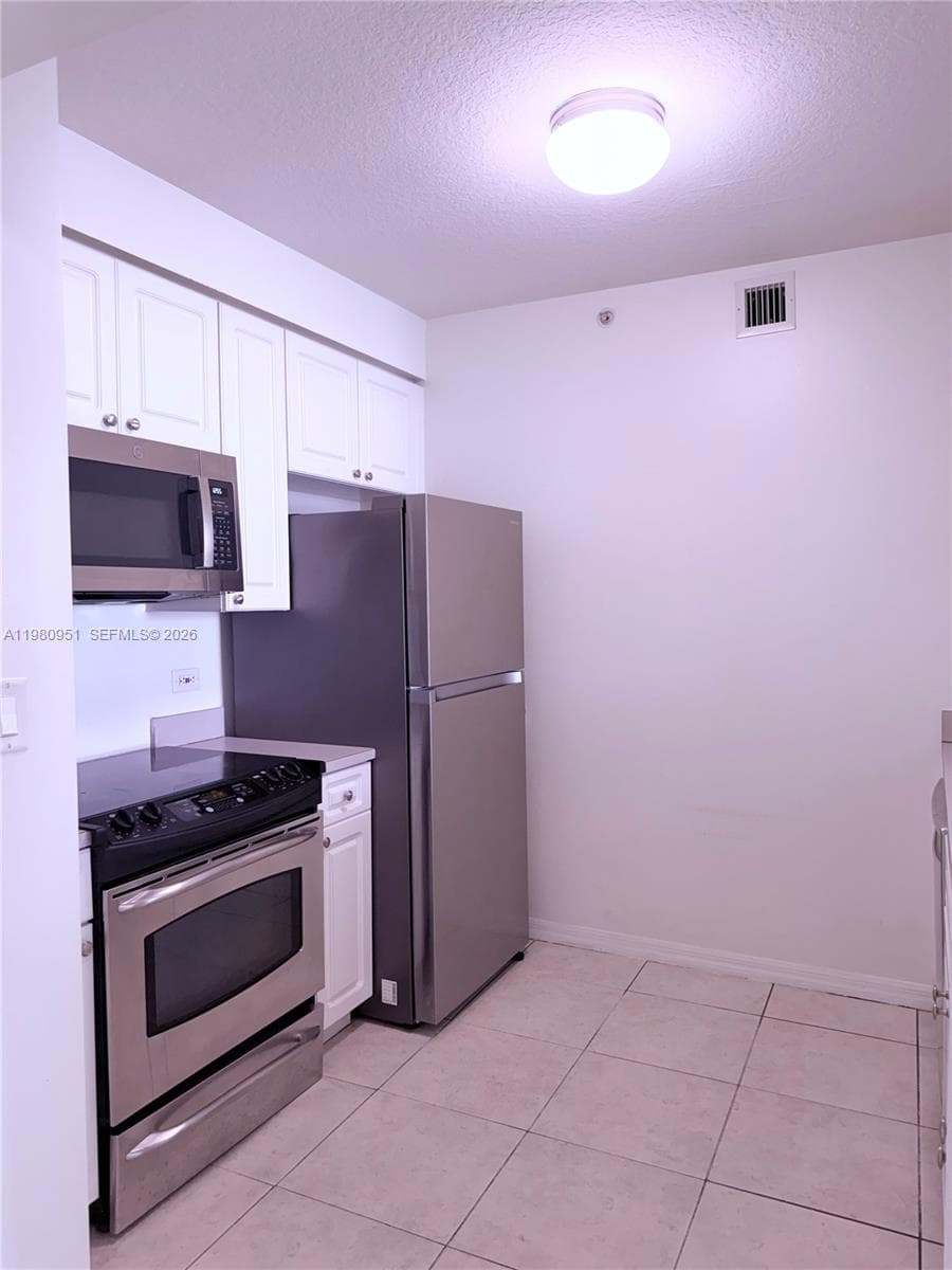 900 SW 8th St # 604, Miami FL 33130 — 38