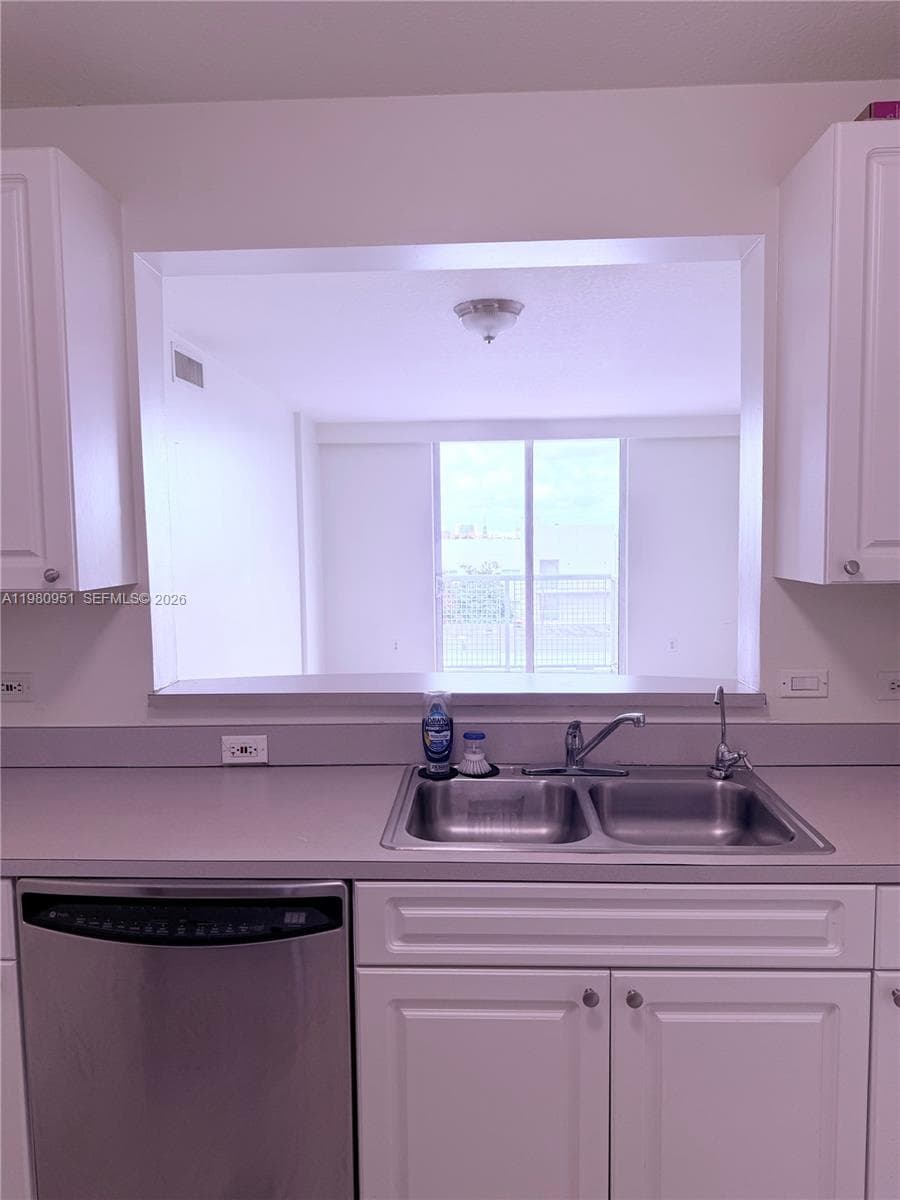 900 SW 8th St # 604, Miami FL 33130 — 14