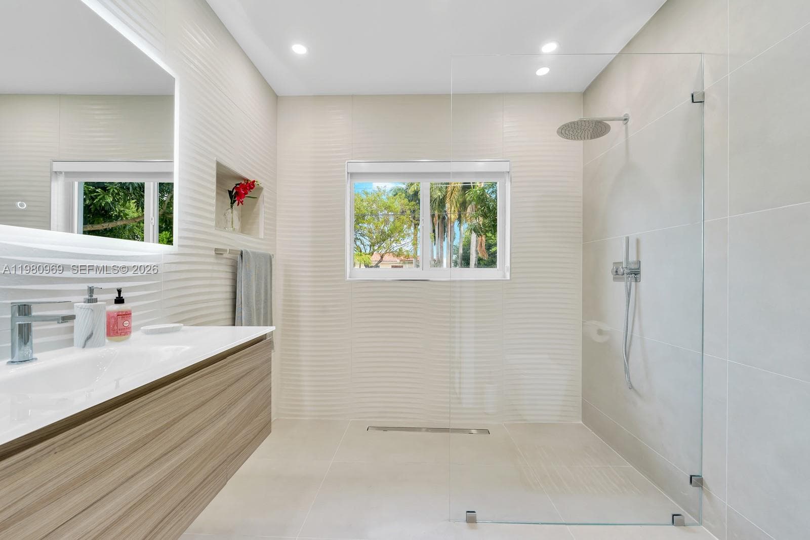 200 N Hibiscus Dr, Miami Beach FL 33139 — 23