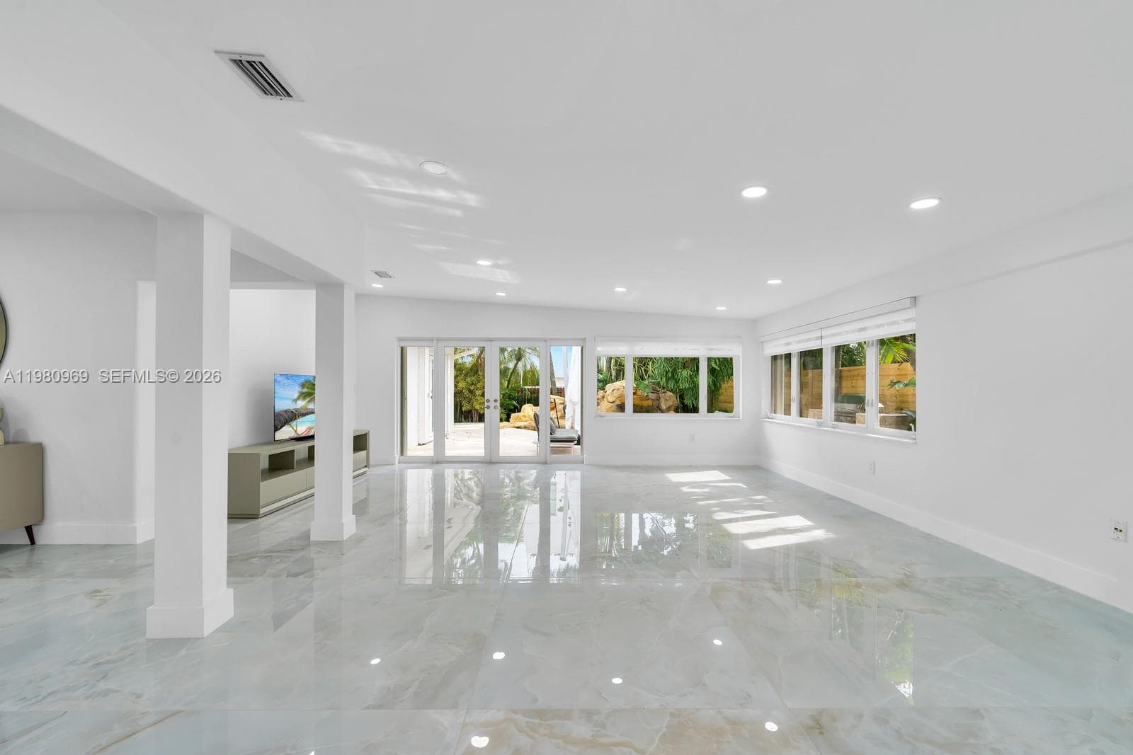 200 N Hibiscus Dr, Miami Beach FL 33139 — 16