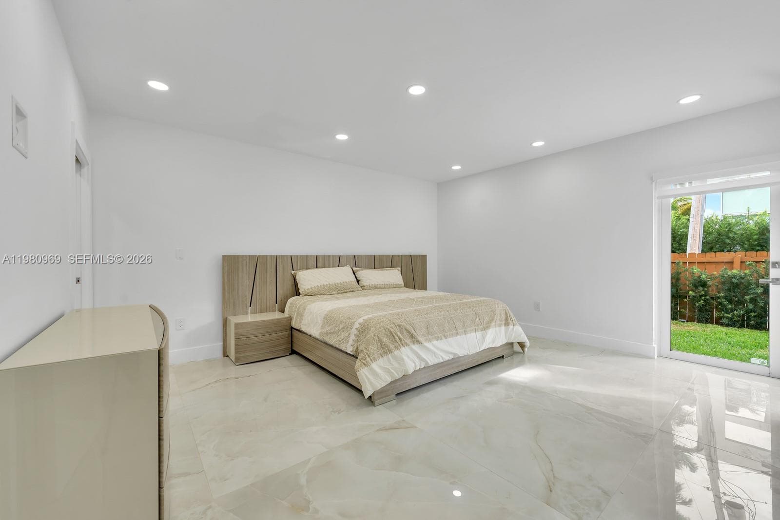 200 N Hibiscus Dr, Miami Beach FL 33139 — 28