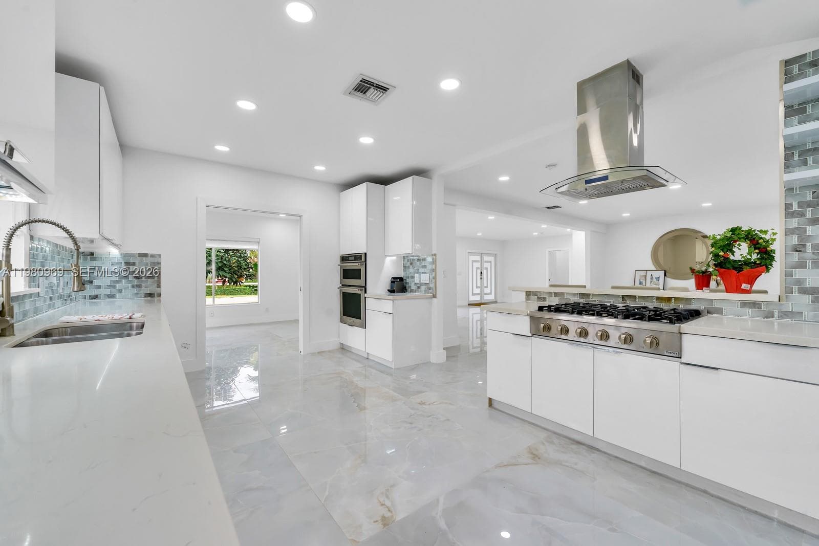 200 N Hibiscus Dr, Miami Beach FL 33139 — 20