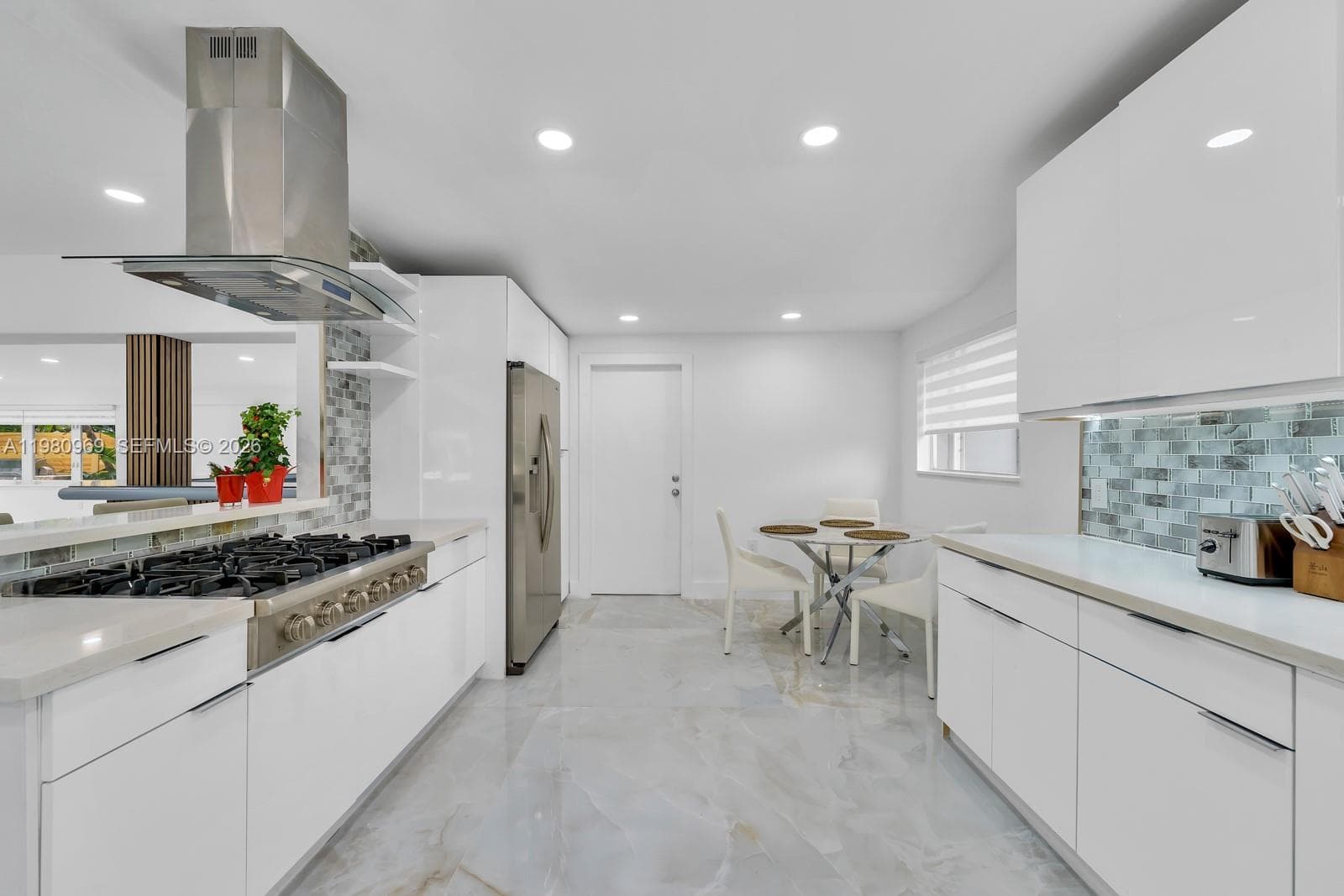 200 N Hibiscus Dr, Miami Beach FL 33139 — 19