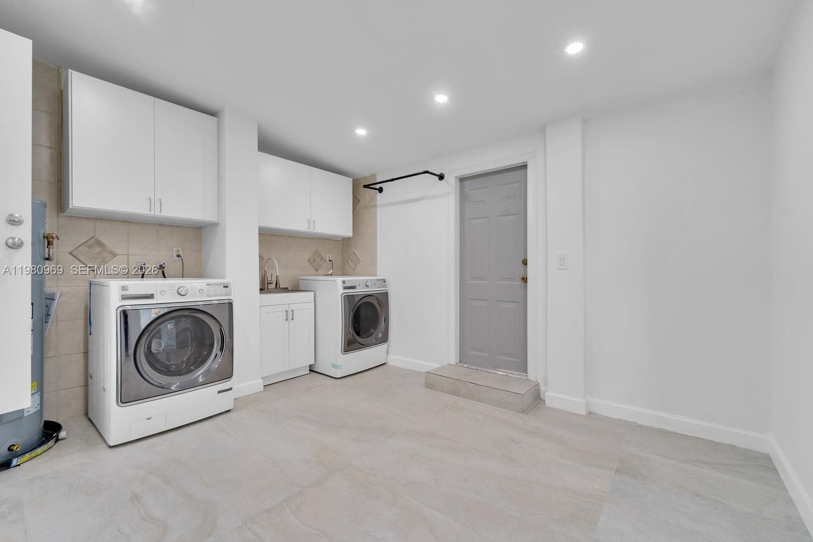 200 N Hibiscus Dr, Miami Beach FL 33139 — 44