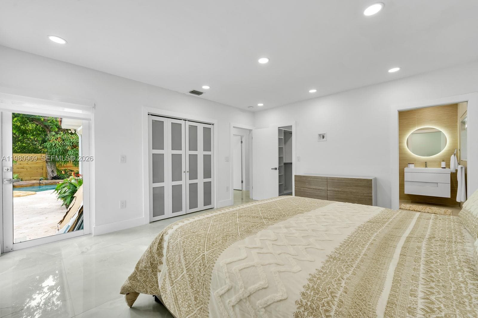 200 N Hibiscus Dr, Miami Beach FL 33139 — 29