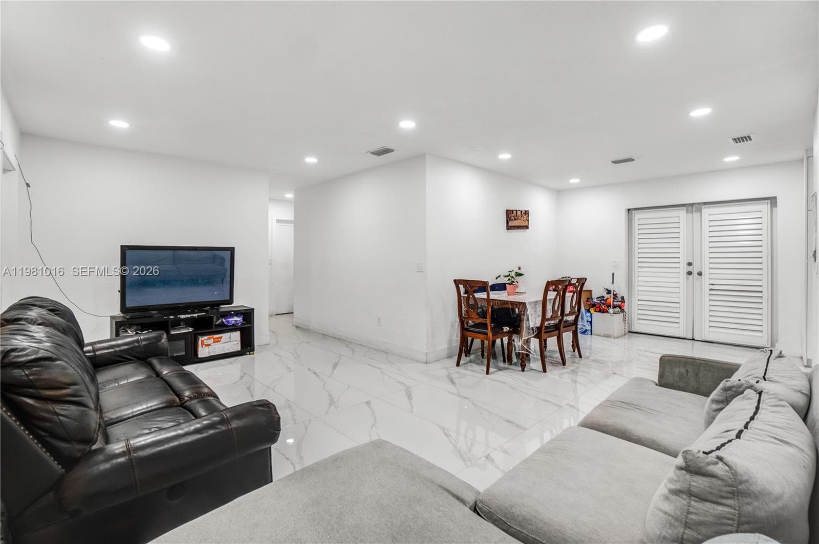 1570 NE 9th St, Homestead FL 33033 — 27